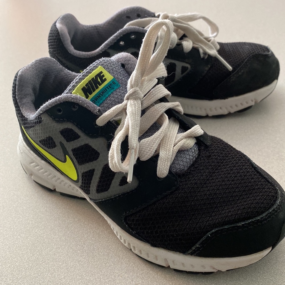 NIKE Downshifter 6 Sneakers: Little Boys size 12.5